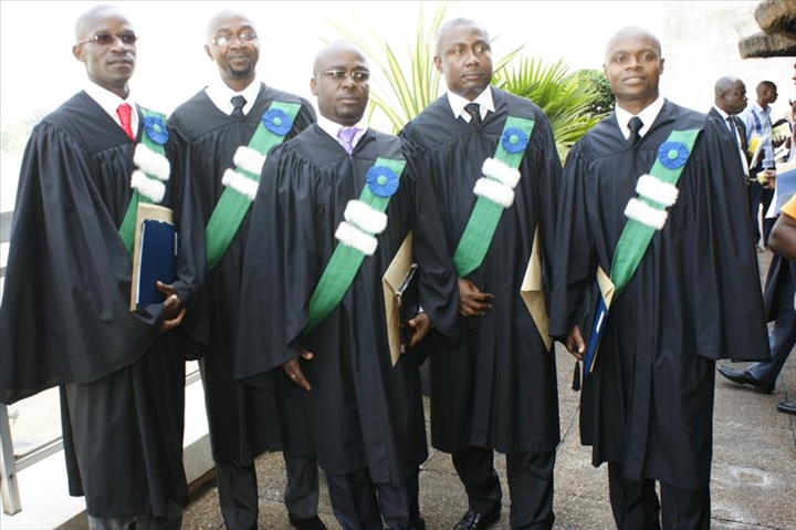 Université Canadienne des Arts, des Sciences et du Management: cérémonie de remise de diplôme